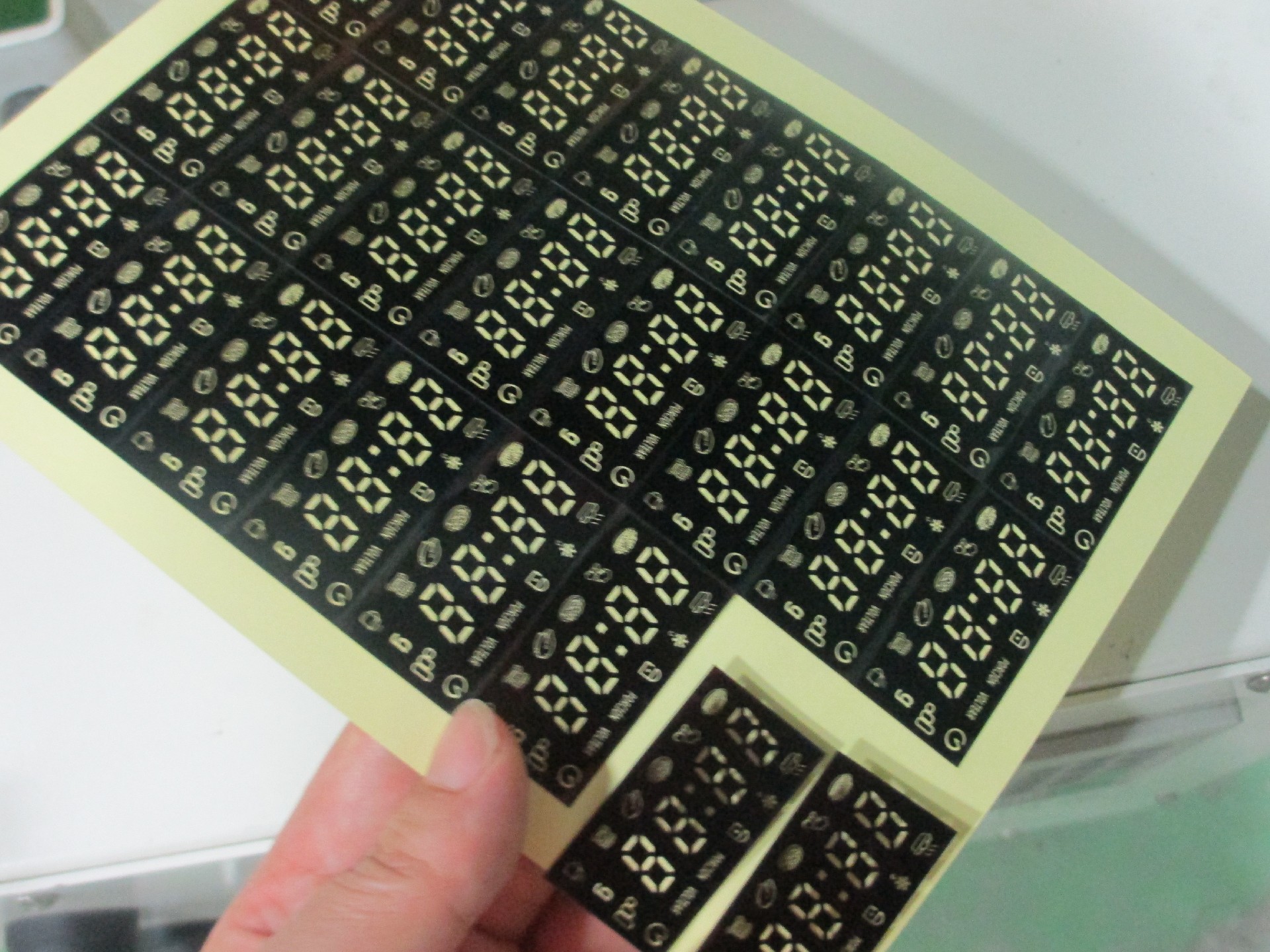 標(biāo)簽沖壓生產(chǎn)設(shè)備案例